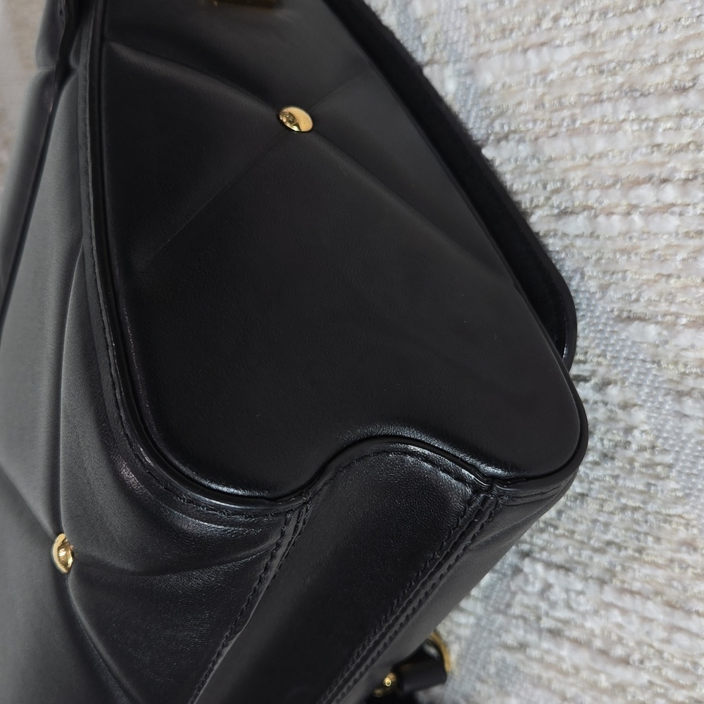 Louis Vuitton Twist Full MM Handbag Lambskin Quilted, year 2022 - Picture 5 of 12